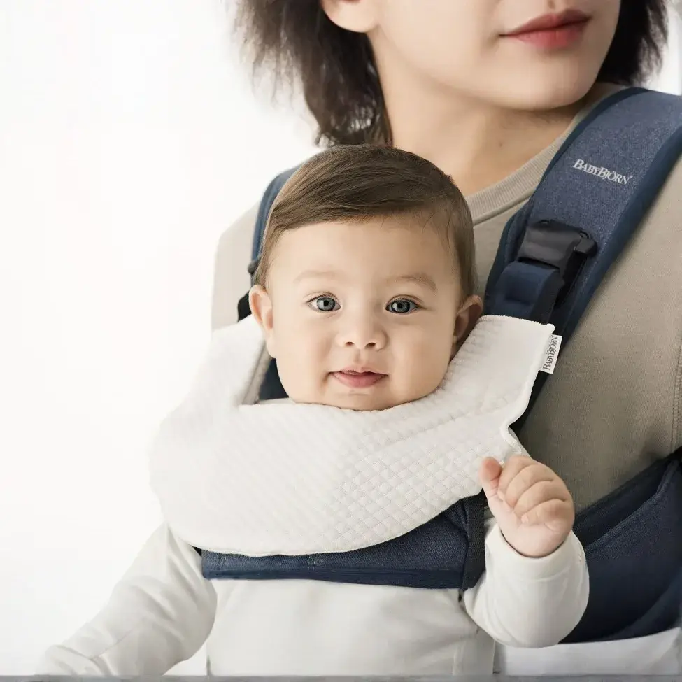סינר למנשא ONE החדש Baby bjorn - Image 2
